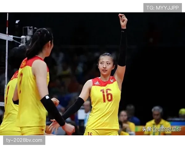 丁霞赛场拼命到让人起敬，生活照里随手一只包就把我月薪羞了