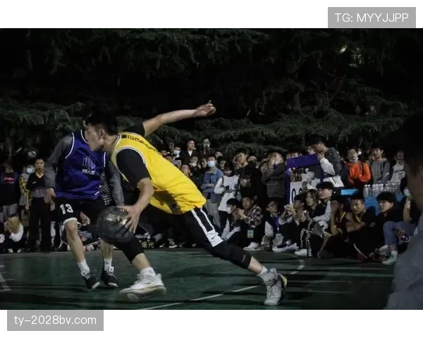 唐佳豪这生活简直演反差剧，球场上钢铁战士，下了场秒变暖男邻家哥哥？