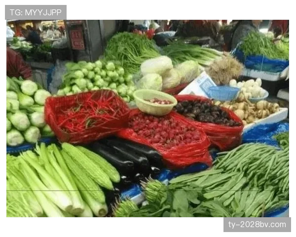 吕小军训练场上雷厉风行，下班后居然爱逛菜市场买便宜货？