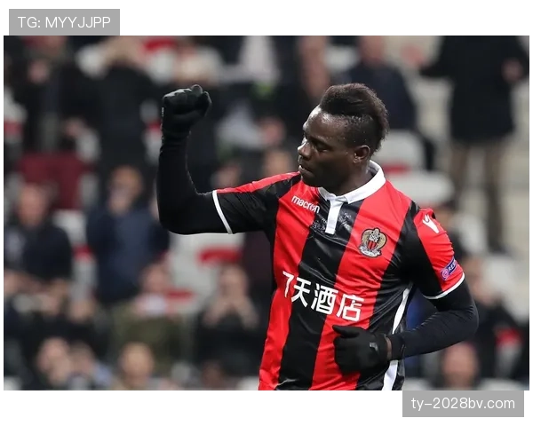 巴洛特利又在更衣室放烟花了？这哥们到底拿多少年薪啊