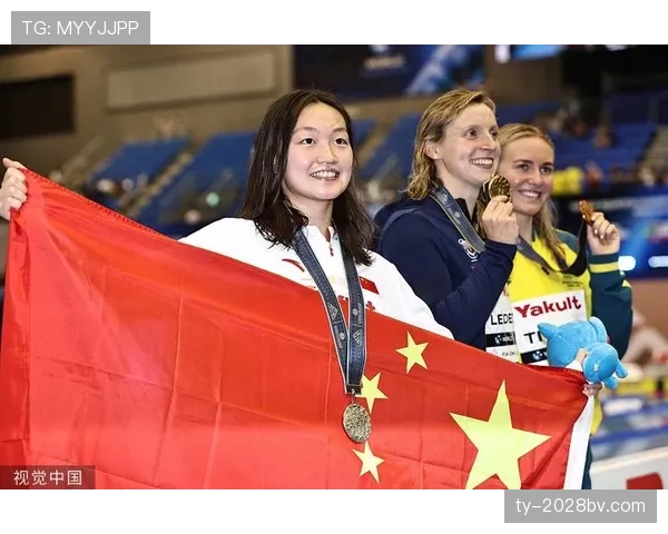 李冰洁训练完直接拎包去商场刷空卡